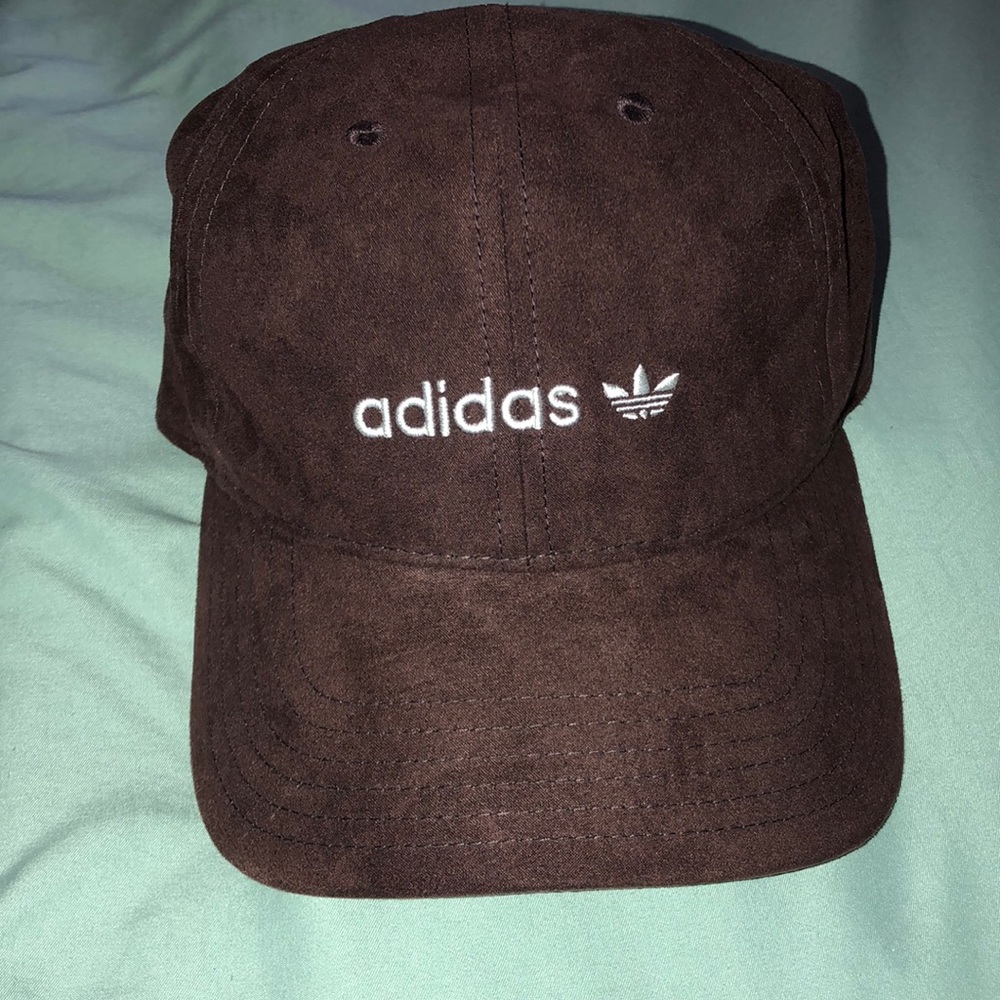 Maroon/brownish Adidas hat